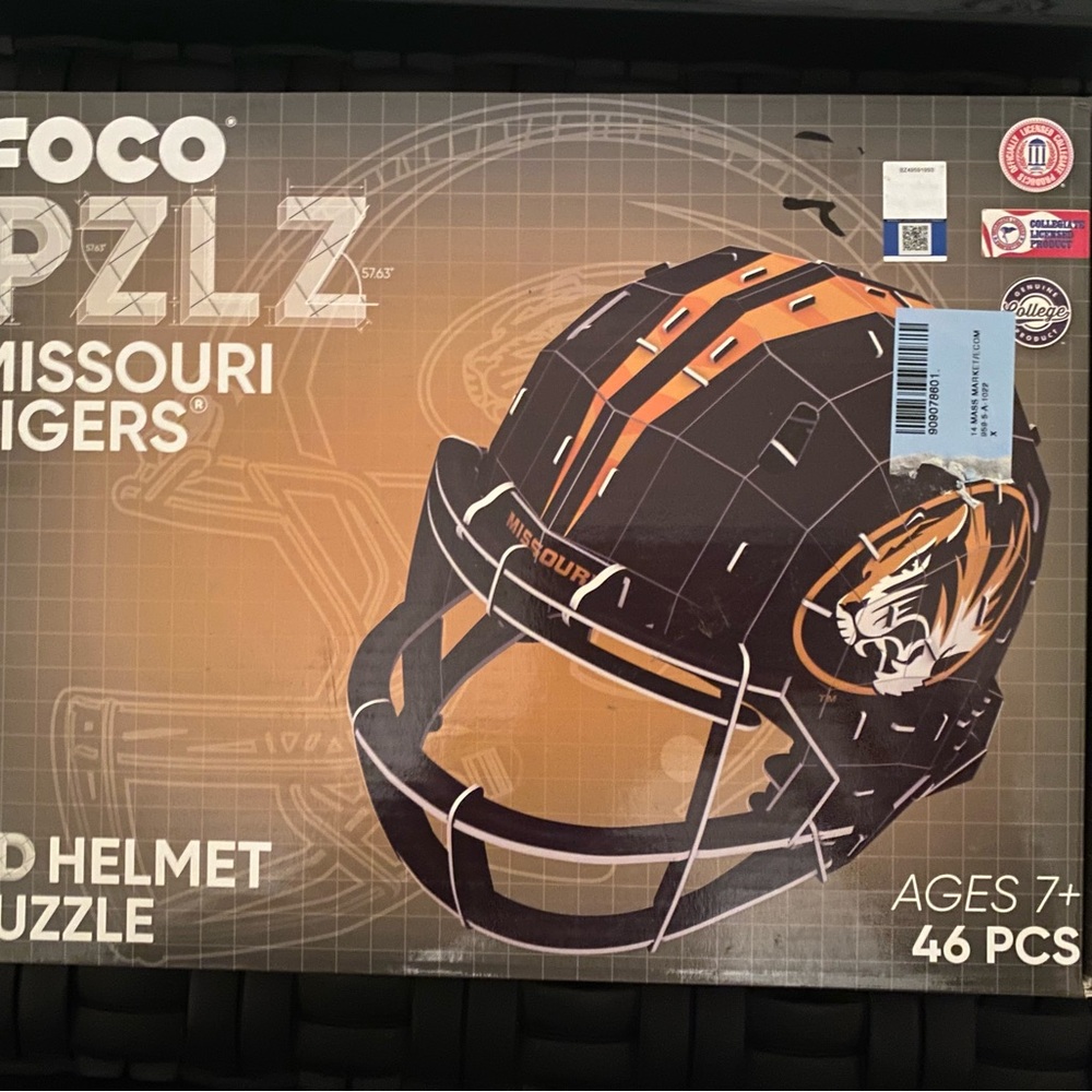 FOCO Missouri Tigers NFL 3D Football Helmet Puzzle 46 pieces